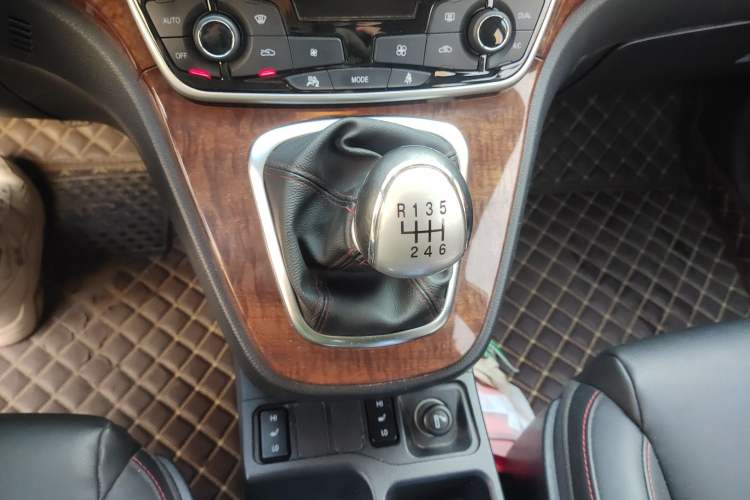 Used Haval H6 2015 Revised Version Sport Edition 1.5T Manual Transmission Two-Wheel Drive Elite Grade