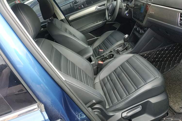 Used Volkswagen Touran 2018 Volkswagen Touran L 280TSI DSG Comfort Edition 7 Seats China V Emission Standard Right Front Seat