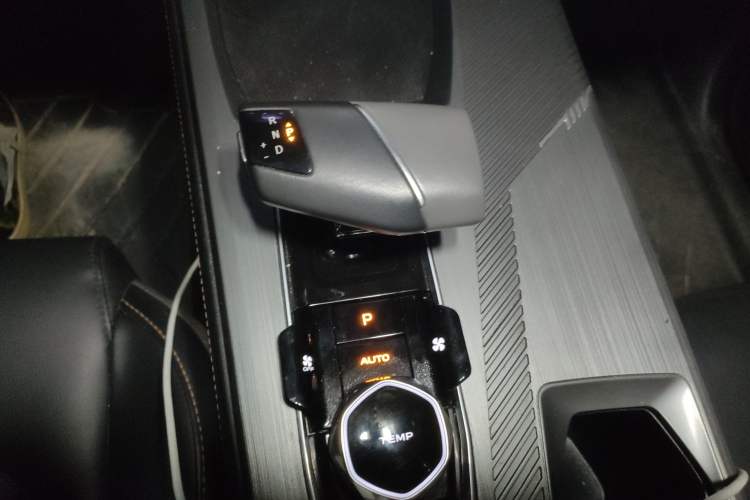 Used Oshan Z6 2022 Blue Whale 1.5T DCT Luxury Model
