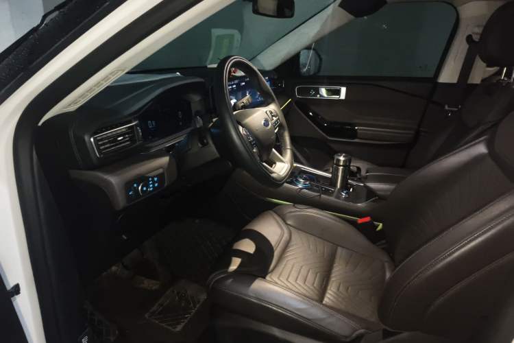 Used Ford Explorer 2024 2.3T EcoBoost Four-Wheel Drive Titanium Edition 7 Seats Driver Seat