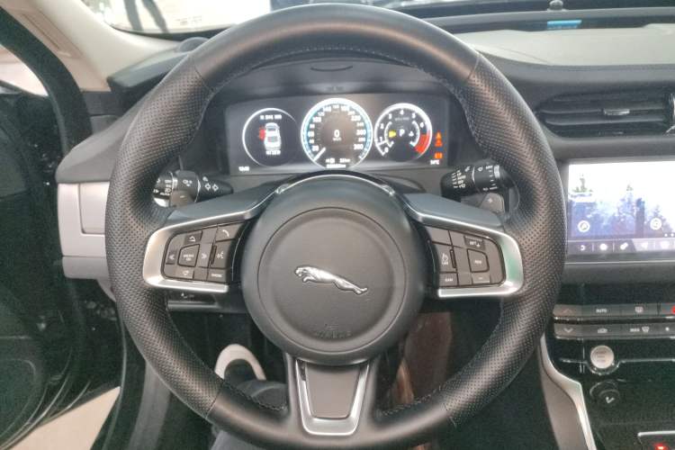 Used Jaguar XFL 2019 XFL 2.0T 250 PS Two-Wheel-Drive Luxury Edition