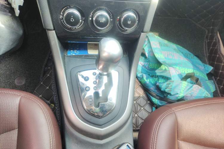 Used Peugeot 408 2013 2.0L Automatic Comfort Edition Gear Lever