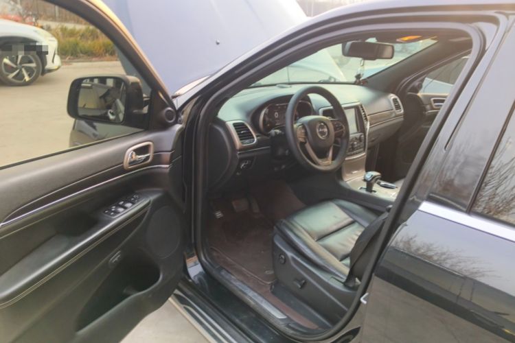 Used Jeep Grand Cherokee 2014 3.0TD Diesel Comfort Navigation Version Driver Seat