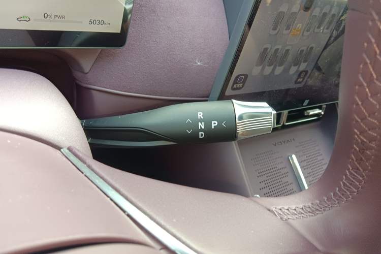 Used VOYAH FREE 2025 Model FREE+ Rear-Drive Qiankun Edition Gear Lever