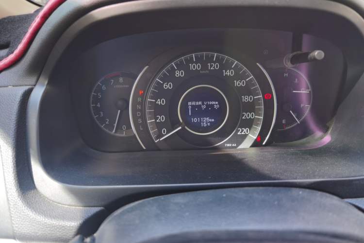 Used Honda CR-V 2015 2.0L two-wheel drive Fashion Edition Odometer Close Up