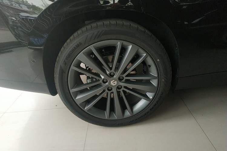 Used Leapmotor C16 2026 Extended-Range 280 LiDAR Zhizun Edition 5 Seats Right Rear Wheel Hub