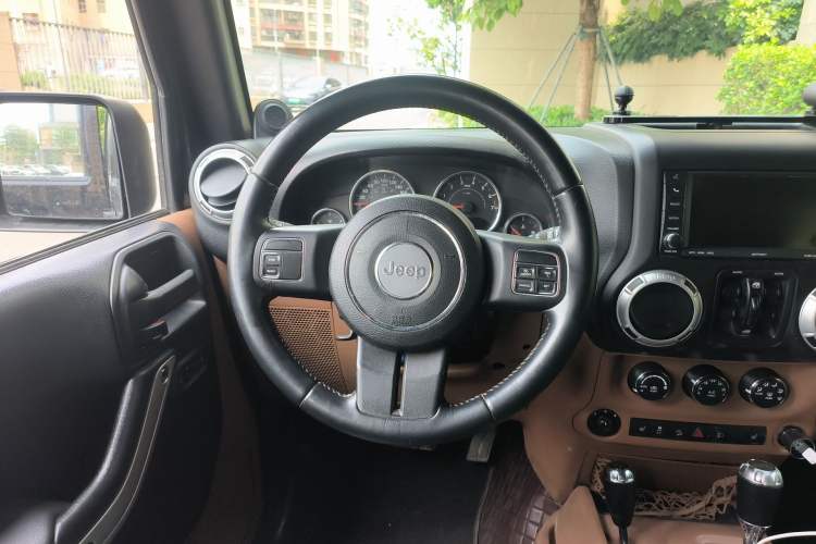 Used Jeep Wrangler 2012 3.6L Sahara Four-Door Edition Steering Wheel