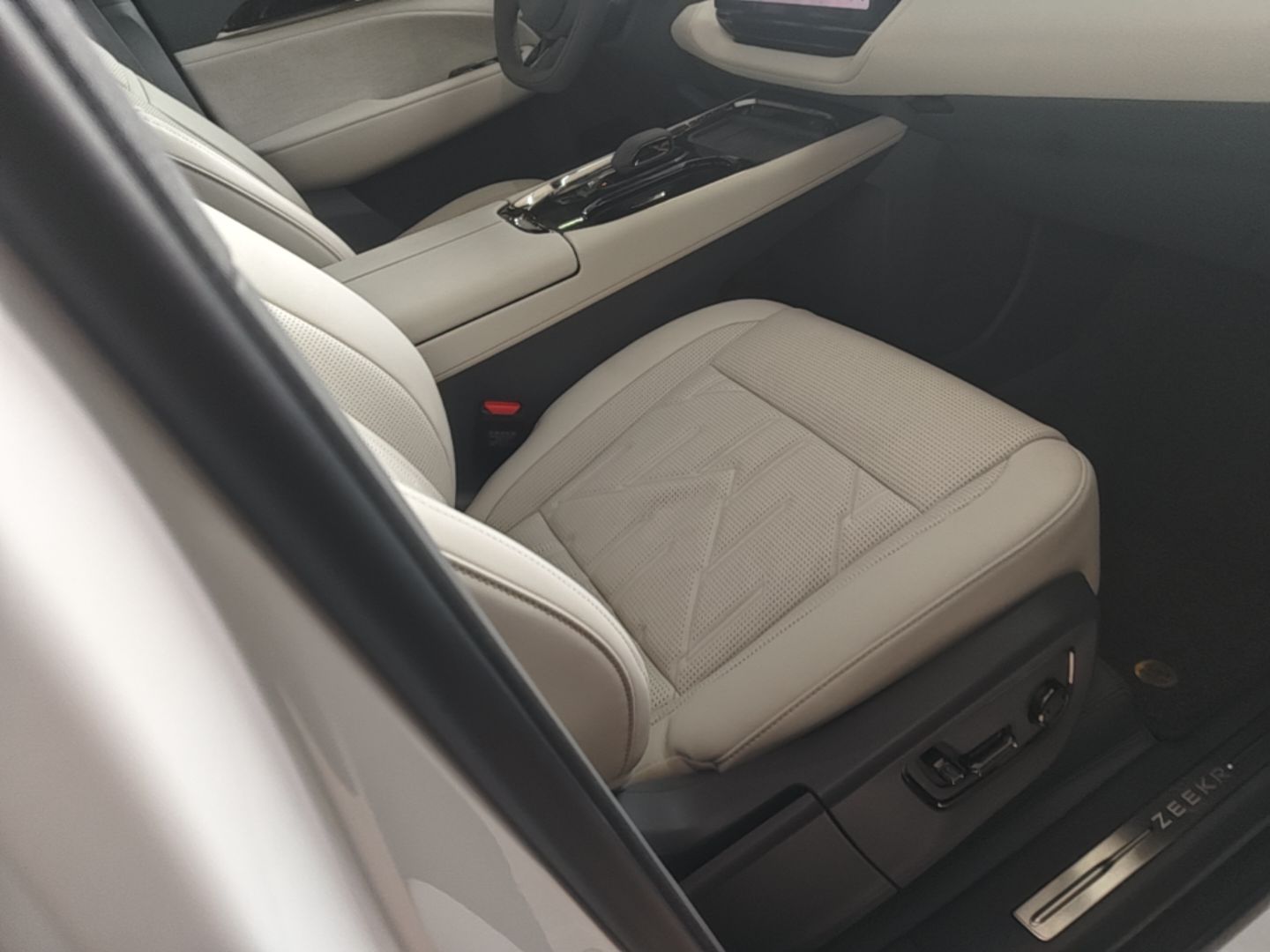 Zeekr 009 2024 Six-Seat Executive Version 4WD 108 kWh — снимка 19