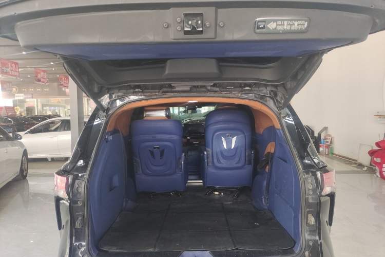 Used Toyota SIENNA 2023 2.5L Hybrid Comfort Edition Trunk