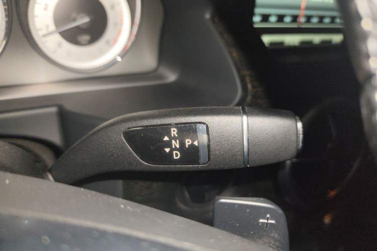 Used Mercedes-Benz GLK-Class 2015 GLK 300 4MATIC Luxury Ultimate Edition Gear Lever