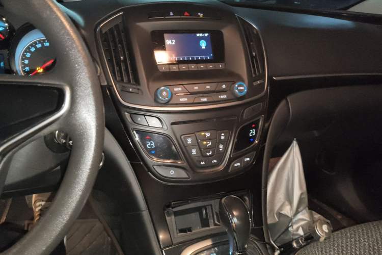 Used Buick Regal 2015 1.6T Leading Technology Model Audio And AC Panel