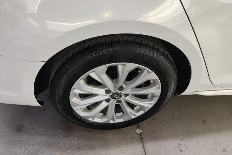 Used Audi A4L 2018 30th Anniversary Edition 40 TFSI Trendy Model Right Rear Wheel Hub