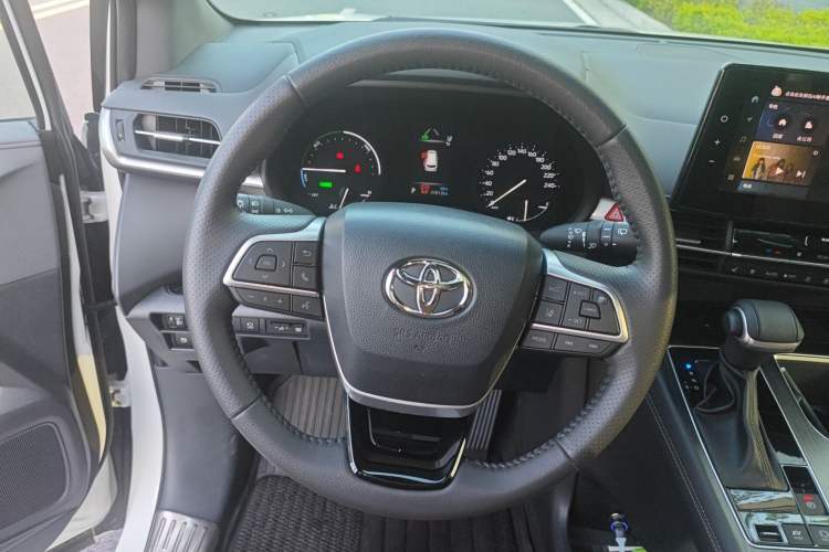 Used Toyota SIENNA 2026 Model 2.5L Dual-Engine Four-Wheel-Drive Premium Edition