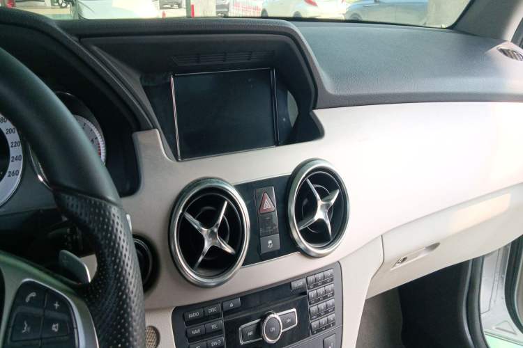 Used Mercedes-Benz GLK-Class 2013 GLK 300 4MATIC Dynamic Sunroof Model