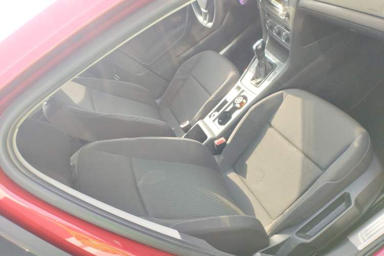 Used Volkswagen Golf 2015 1.6L Automatic Fashion Model
