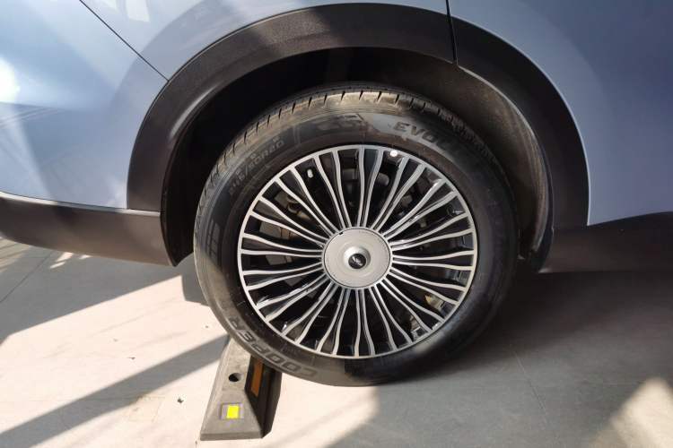 Used Chery Fengyun T9 2024 120 Long-Range Flagship Version 7 Seats Ternary Lithium Right Rear Wheel Hub