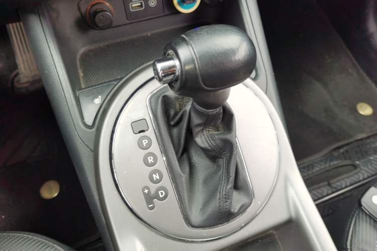 Used Kia Sportage R 2015 2.0L Automatic Two-Wheel Drive DLX Model
