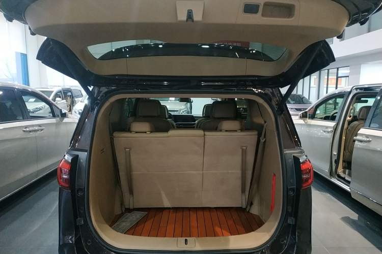 Used Buick GL8 2021 ES Landtrek 653T Luxury Model
