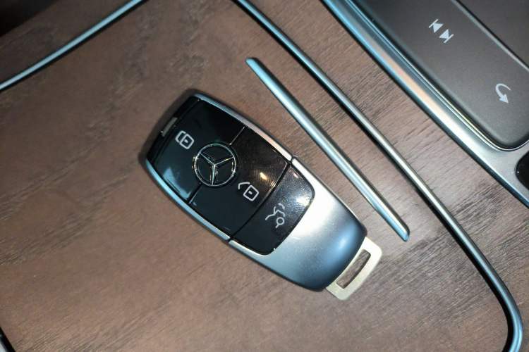Used Mercedes-Benz E-Class 2023 Updated E 300 L Fashion Edition Vehicle Key