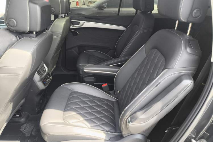 Used Volkswagen Talagon 2022 380TSI Four-Wheel Drive Flagship Shengjing Edition 6 Seats Left Rear Seat