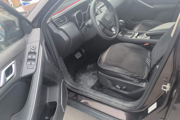 Used JMC Yusheng S330 2016 1.5L GTDi Automatic Two-Wheel Drive Fashion Edition Driver Seat