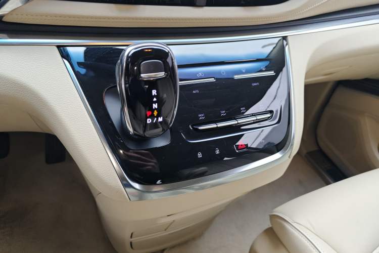 Used Buick GL8 2023 Facelifted Land Cruiser Executive Luxury Version Gear Lever