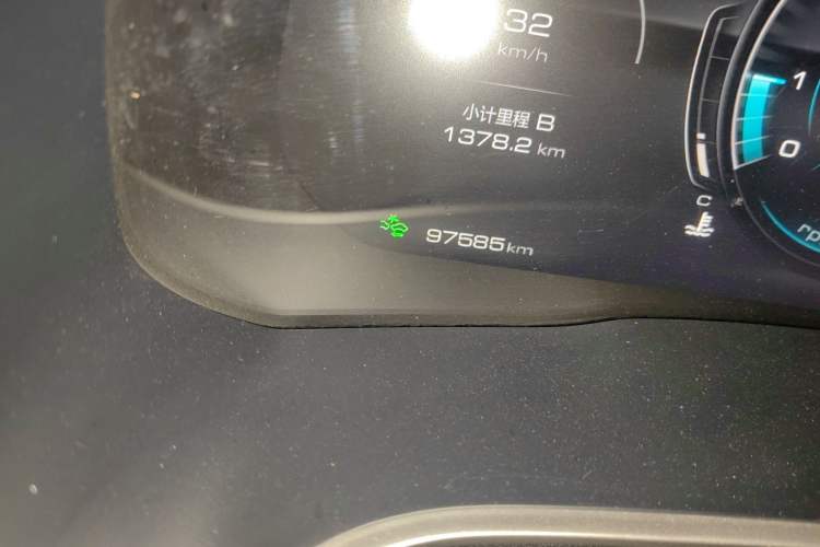 Used Wey VV6 2021 2.0T Two-Wheel Drive Smart Protection+ Odometer Close Up