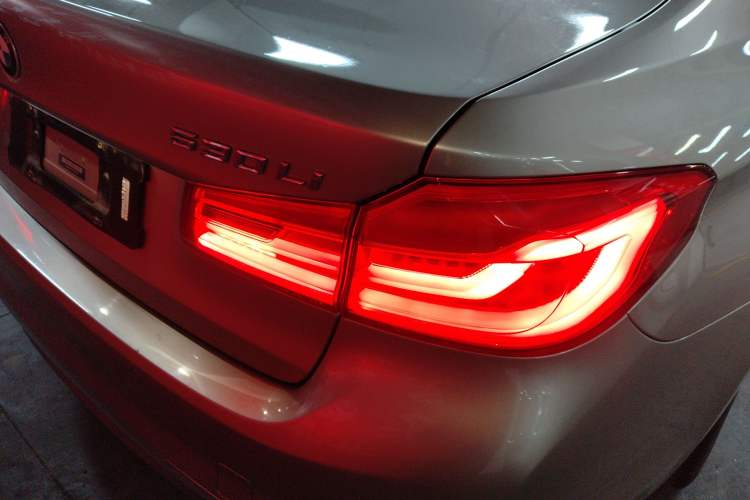 Used BMW 5 Series 2018 Revised Version 530Li Leading Edition Luxury Package Right Rear Taillight