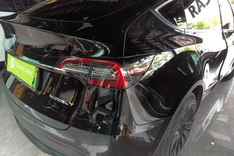 Used Tesla Model Y 2021 Standard Range Rear-Wheel Drive Version Exterior 3