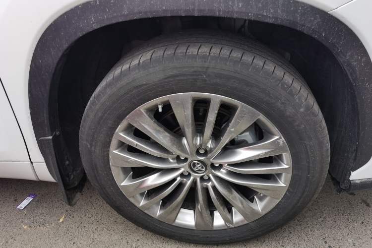 Used Toyota Highlander 2022 Dual-Engine 2.5L Four-Wheel Drive Prestige Version 7 Seats Right Front Wheel Hub