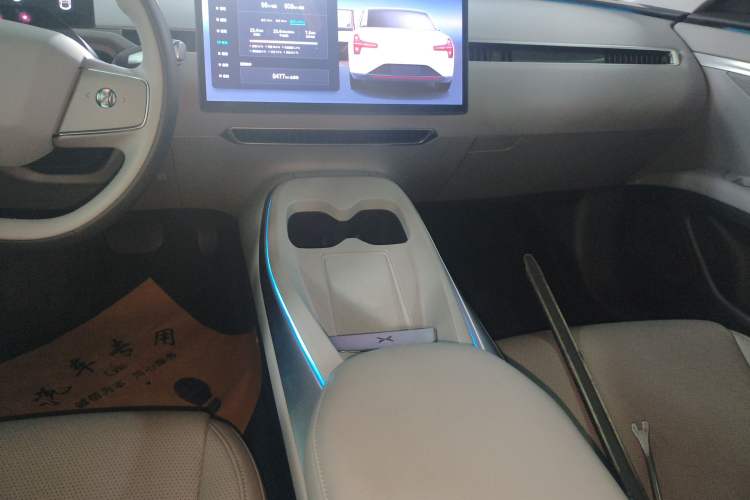 Used XPeng MONA M03 2024 620 with Ultra-Long Range Gear Lever