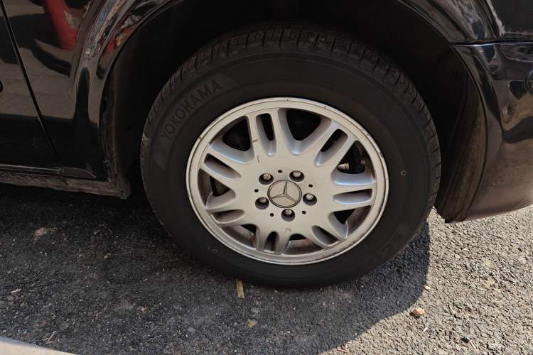 Used Mercedes-Benz Vito 2010 2.5L Elite Edition Right Front Wheel Hub