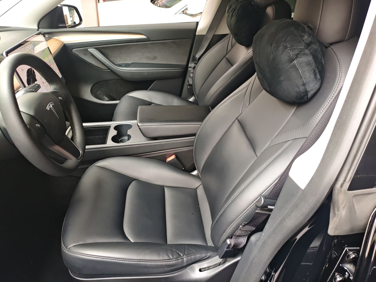 Переднее сиденье в автомобиле