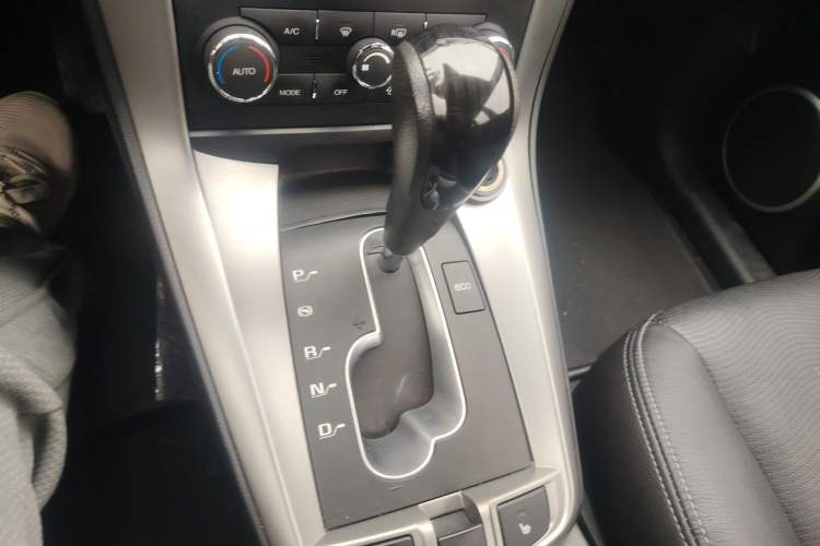 Used Chevrolet Captiva 2014 2.4L 4x4 Flagship Edition 7 Seats Gear Lever