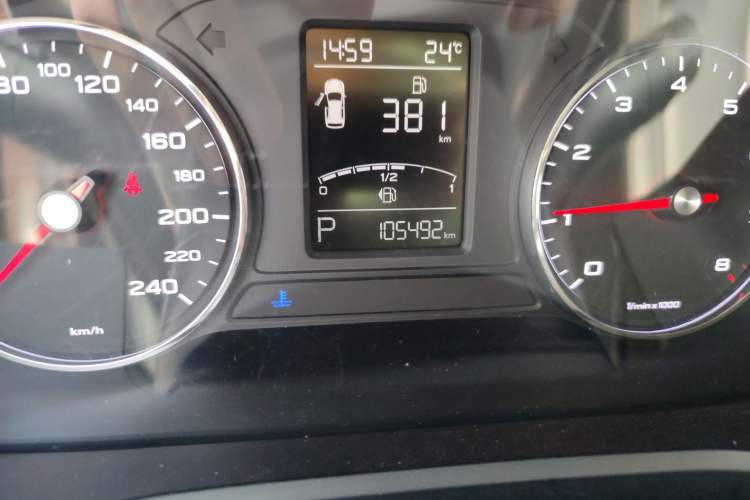 Used Roewe RX5 2018 20T Two-Wheel Drive Automatic Internet Smart Edition
