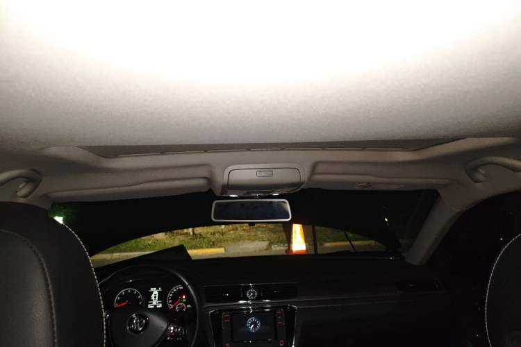 Used Volkswagen Passat 2017 330TSI DSG Luxury Edition Headliner