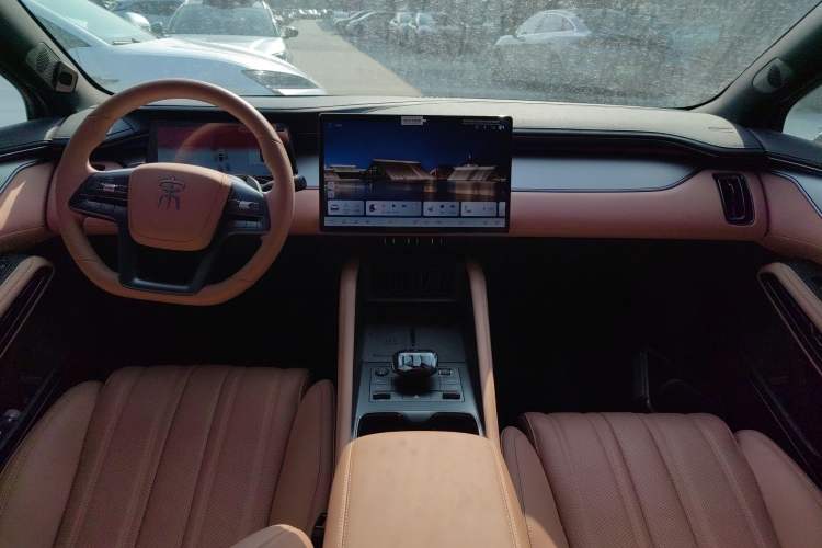 Used BYD Song L EV 2025 Intelligent Driving Version 662 km LiDAR Excellence Edition Center Console