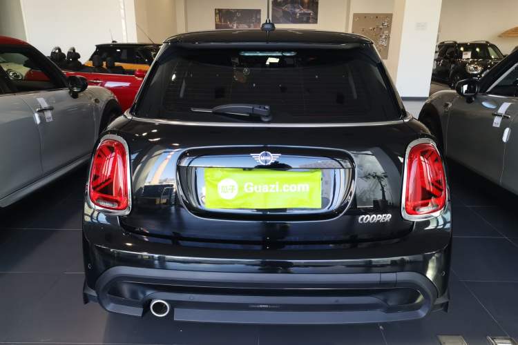 Used MINI MINI 2023 Updated 1.5T COOPER Artist Five-Door Edition
