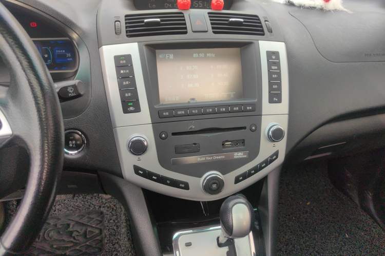 Used BYD S6 2013 Platinum Edition 2.4L Automatic Luxury Model Audio And AC Panel