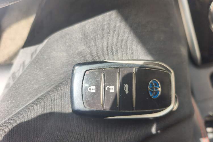 Used Toyota Levin 2017 Revised Dual-Engine 1.8H GS E-CVT Elite Sunroof Version China V Standard