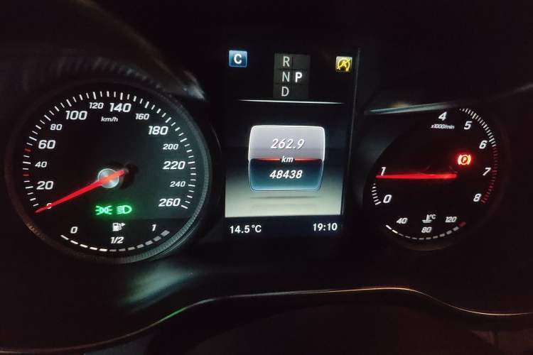 Used Mercedes-Benz GLC 2017 GLC 200 4MATIC Odometer Close Up