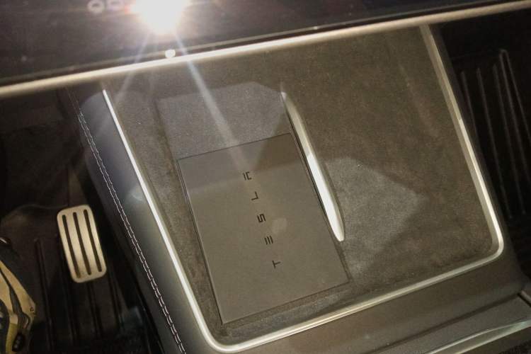 Used Tesla Model Y L 2025 Model Long-Range All-Wheel-Drive Version Interior 1