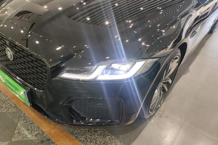 Used Jaguar XFL 2025 Model—2.0T P300, Four-Wheel Drive, 90th Anniversary Collector’s Edition Left Front Headlight