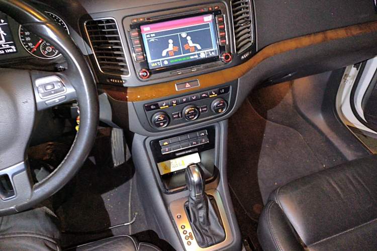 Used Volkswagen Sharan 2015 1.8TSI Comfort Model Audio And AC Panel