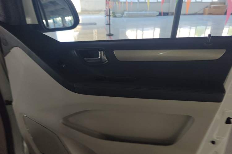 Used SAIC MAXUS G10 2018 PLUS 2.0T Automatic Smart Edition Interior 5