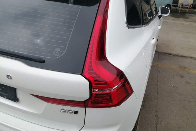 Used Volvo XC60 2023 B5 4x4 Smart Luxury Edition Exterior 3