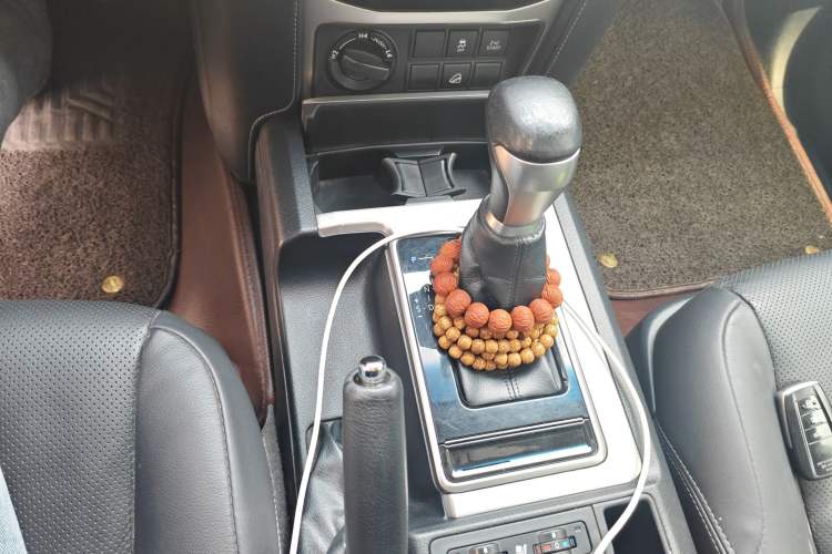 Used Toyota Prado 2018 3.5L Automatic TX-L Gear Lever