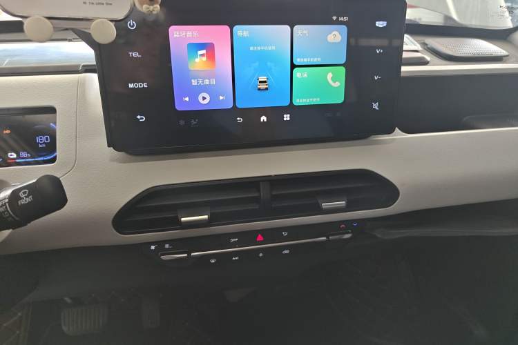 Used Geely Galaxy Panda 2023 Panda Mini 200km Endurance Bear Audio And AC Panel