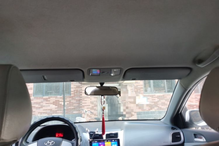 Used Hyundai Verna (older generation) 2010 Sedan 1.4L Automatic Comfort Model GS Headliner