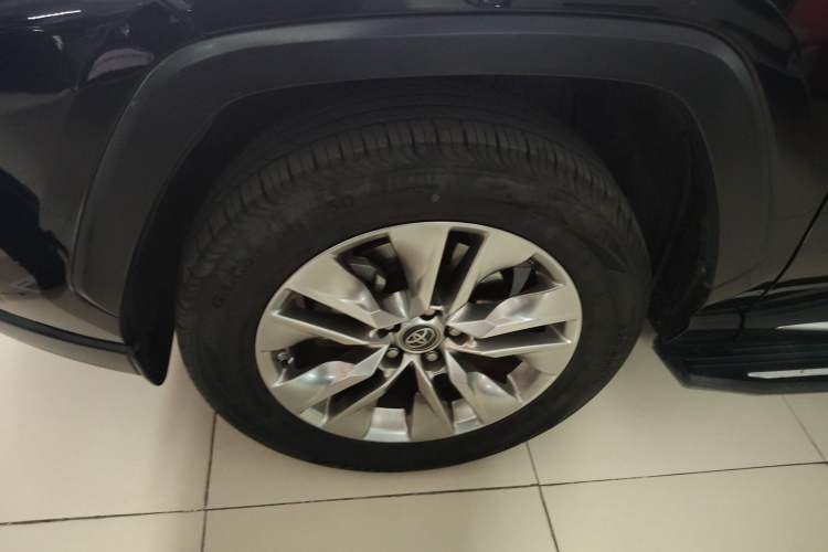 Used Toyota Wildlander 2021 Dual-Motor 2.5L E-CVT Four-Wheel Drive Luxury Edition Left Front Wheel Hub